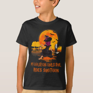 Cavalier fährt mit Schrotflinte Hund und Hexe Lust T-Shirt