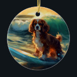 Cavalier King Beach Surfmalerei Keramik Ornament<br><div class="desc">Tauchen Sie ein in die spielerische Welt des Kaninchen-Abenteuers mit diesem faszinierenden Bild. Ein gepflegter Hund geht zu den Wellen und reitet geschickt auf einem sonnengeküssten Strand. Das lebendige Kunstwerk vereint wunderbar das Wesentliche der Erregung am Strand, während der Hund furchtlos auf den Wellen reitet und den Geist von Spaß...</div>