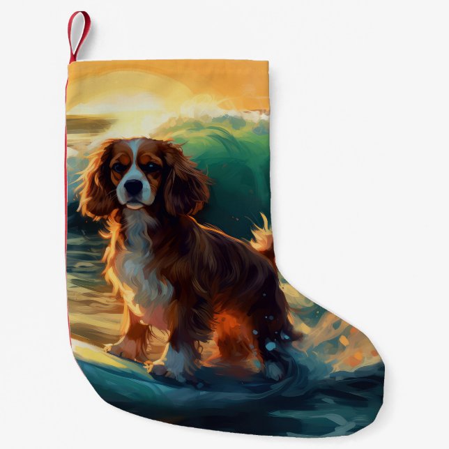 Cavalier King Beach Surfmalerei Kleiner Weihnachtsstrumpf (Vorderseite)