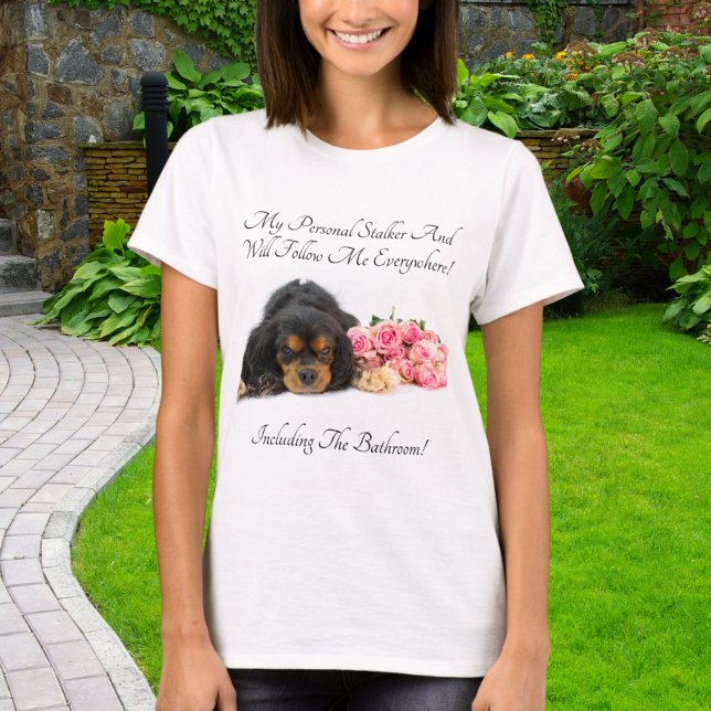 Cavalier King Charles mit Rose Personal Stalker T-Shirt (Von Creator hochgeladen)