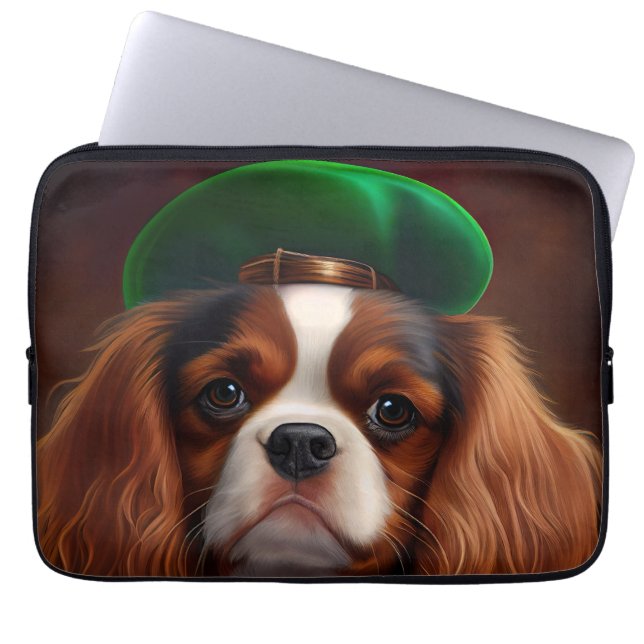 Cavalier King Charles Spaniel am St. Patrick's Day Laptopschutzhülle (Vorderseite)