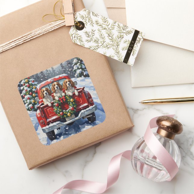 Cavalier King Charles Spaniel Christmas Red Truck Quadratischer Aufkleber (Schenken)