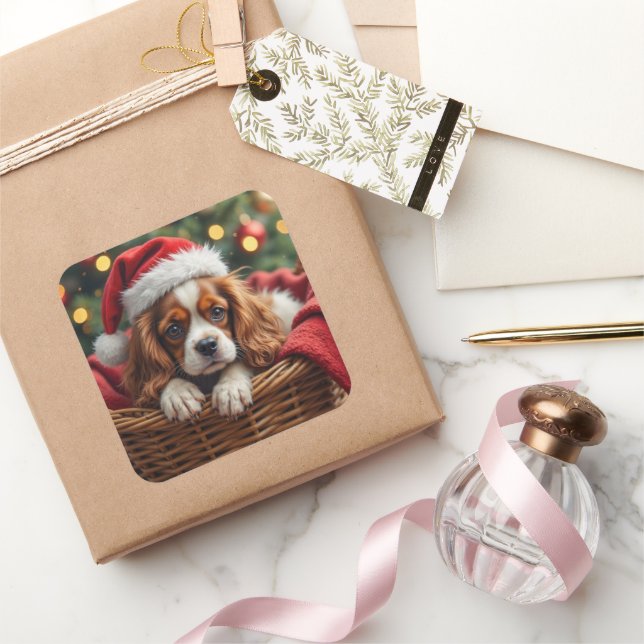 Cavalier King Charles Spaniel Cozy Basket Quadratischer Aufkleber (Schenken)
