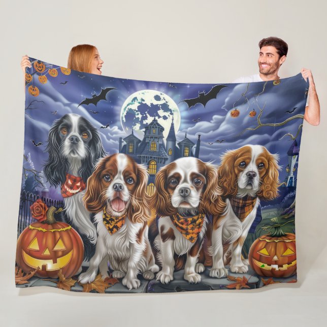 Cavalier King Charles Spaniel Halloween Spooky Fleecedecke (Beispiel)