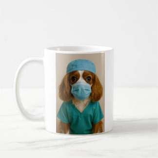 Cavalier King Charles Spaniel im Arztkittel Kaffeetasse