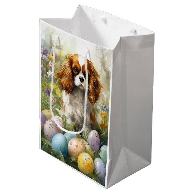 Cavalier King Charles Spaniel mit Ostereiern Mittlere Geschenktüte (Vorderseite Schrägansicht)
