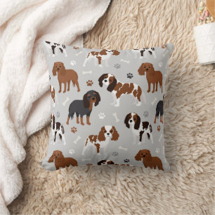 Cavalier King Charles Spaniel Paws and Bones Kissen