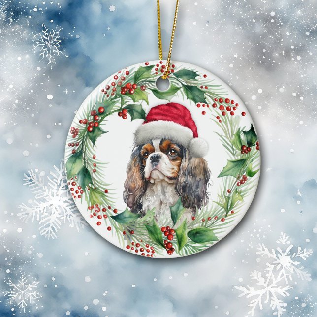 Cavalier King Charles Spaniel Santa Wreath Keramik Ornament (Von Creator hochgeladen)