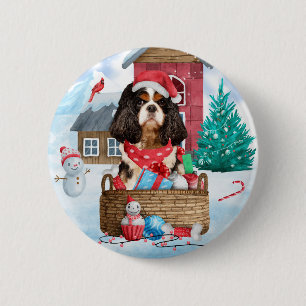 Cavalier King Dog im Schnee Weihnachtshundehaus Button