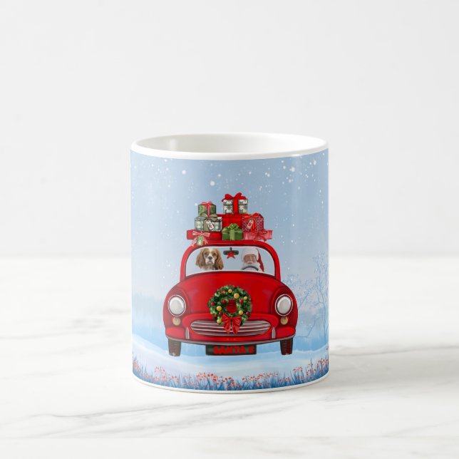 Cavalier King Dog in Auto mit dem Weihnachtsmann Kaffeetasse (Mittel)