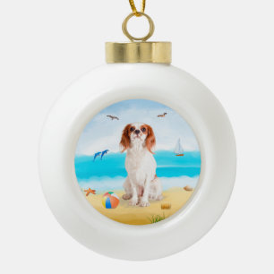 Cavalier King Dog on Beach Keramik Kugel-Ornament
