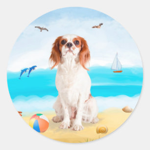 Cavalier King Hund am Strand Runder Aufkleber