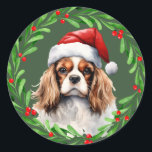 Cavalier King Spaniel Christmas Dog Mailing Runder Aufkleber<br><div class="desc">Weihnachtsaufkleber mit einer Aquarellfarbe Kavalier König Charles Spaniel und Aquarellweih Weihnachtskranz auf der Vorderseite. Perfekt mit der Cavie Weihnachtskarte und dem Versand von Rücksendeadressen-Aufklebern!</div>