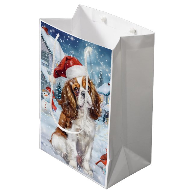 Cavalier King Winter Wonderland Christmas Joy Mittlere Geschenktüte (Vorderseite Schrägansicht)