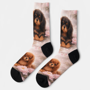 Cavalier Spaniel Welpen im Frühlingsblütenmeer Socken