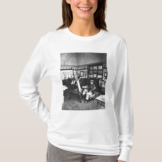 Cecil Aldin in seinem Studio T-Shirt (Vorderseite)