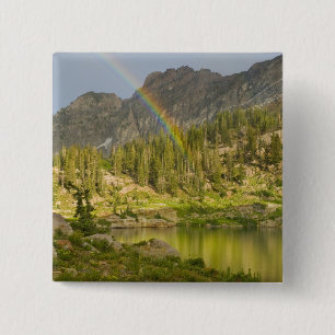 Cecret Lake mit Regenbogen über dem Devil's Castle Button