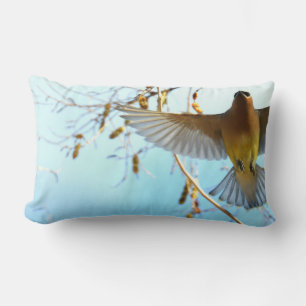 Cedar Waxwing in Flight/Pale Blue Sky Lendenkissen