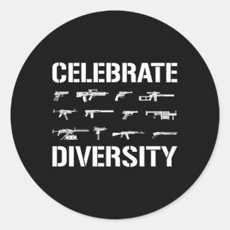 Celebrate Diversity Gun Runder Aufkleber