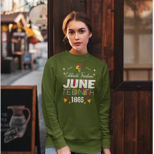 Celebrate Freedom JUNETEEENTH 1865 Black History Sweatshirt (Von Creator hochgeladen)