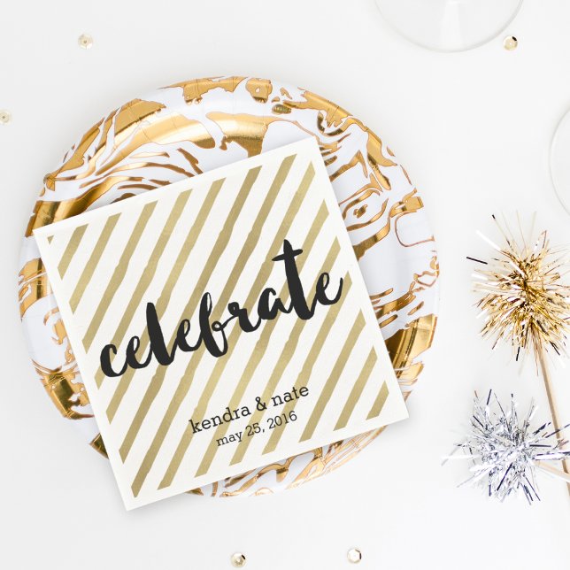 Celebrate | Imitate Gold Stripe Hochzeit Jahrestag Serviette (Von Creator hochgeladen)