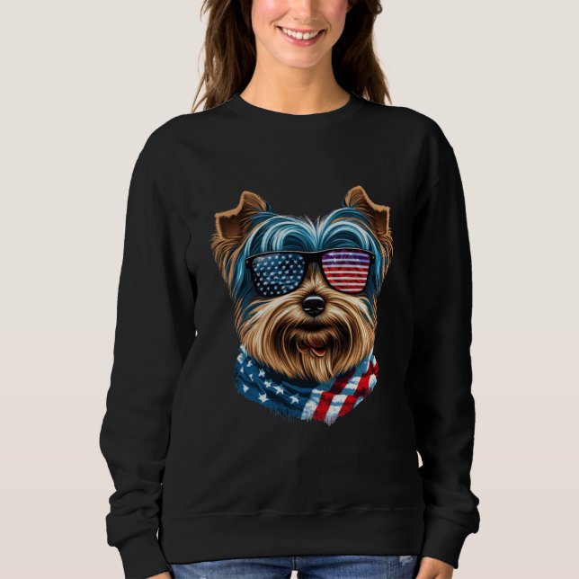 Celebrate USA with a Yorkshire Terrier in Sunglass Sweatshirt (Vorderseite)
