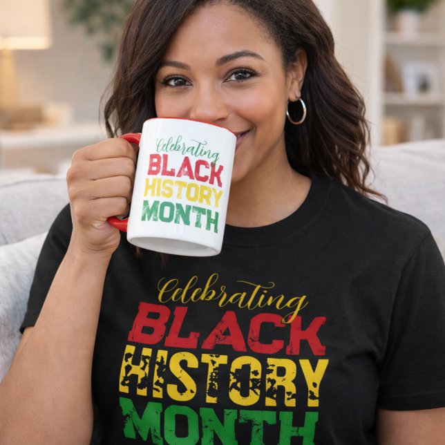 Celebrating Black History Month Typography Tasse (Von Creator hochgeladen)