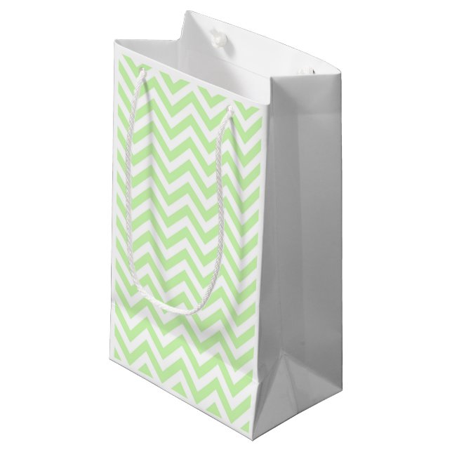 Celery Green, White Large Zickzack ZigZag Muster Kleine Geschenktüte (Vorderseite Schrägansicht)