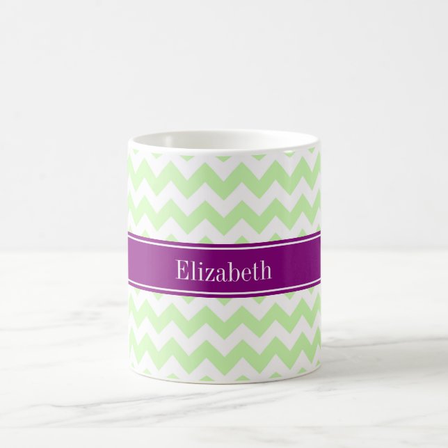 Celery White Chevron Purple Name Monogram Tasse (Mittel)