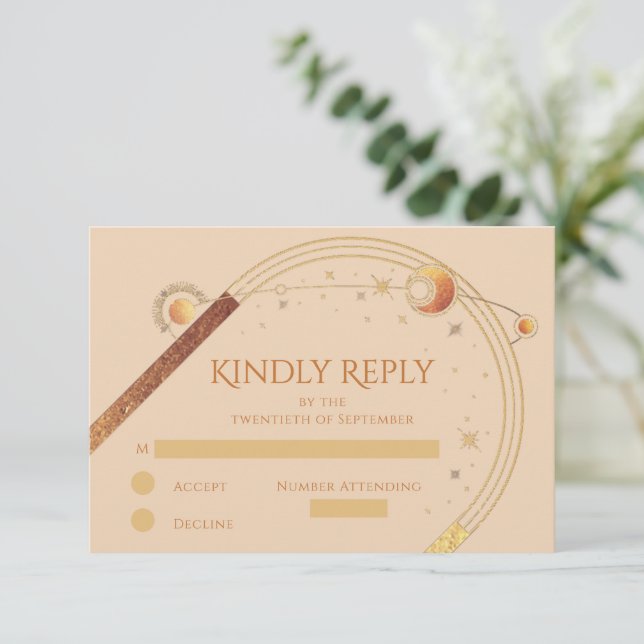 Celestial Champagne Gold Sun Moon Stars Hochzeit RSVP Karte (Stehend Vorderseite)