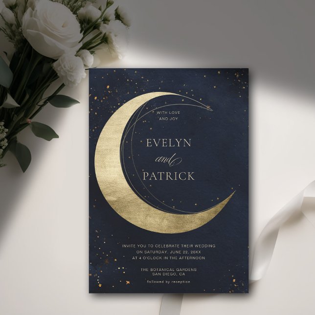 Celestial Crescent Moon Moody Navy Moderne Hochzei Einladung (celestial wedding invitation elegant modern whimsical crescent moon moody dark)