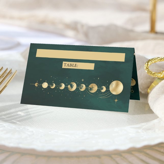 Celestial Emerald Gold Crescent Moon Phase Wedding Platzkarte (Von Creator hochgeladen)