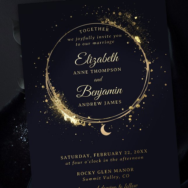 Celestial Gift Moody Navy Elegant Wedding Gold Folieneinladung (celestial wedding invitation elegant modern frame moon stars sky frame moody dark gold foil)