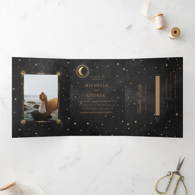 Celestial Gold Moon Tri Fold Wedding Einladung (Innenseite)