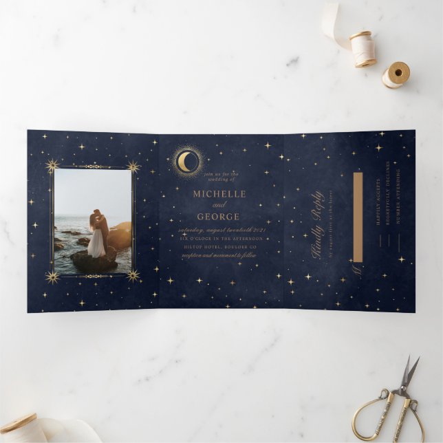 Celestial Gold Moon Tri Fold Wedding Einladung (Innenseite)