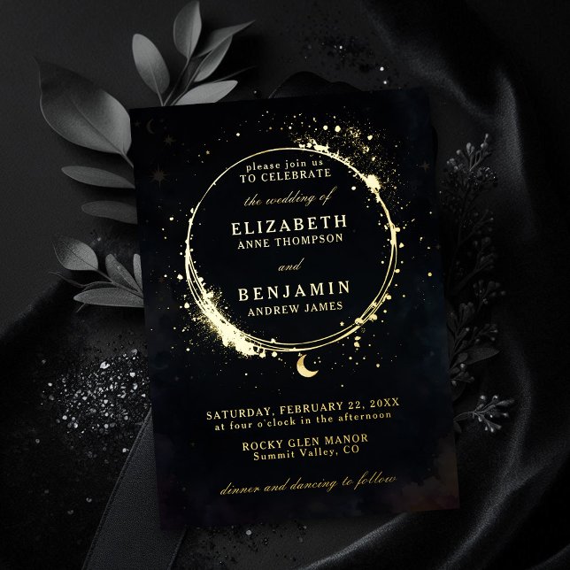 Celestial Moody Whimsical Elegant Gold Wedding Folieneinladung (celestial wedding invitation elegant modern whimsical moon stars sky frame moody dark gold foil)
