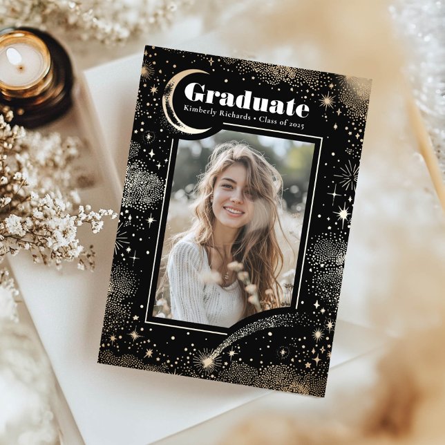 Celestial Moon and Stars Graduate Foto Abschluss Einladung (Celestial Black Graduation Party Photo Invitations)