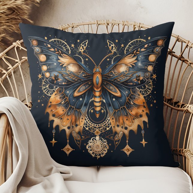 Celestial Moth – Golden Moon Throw Pillow Kissen (Celestial Moth – Golden Moon Throw Pillow in a boho rattan armchair.)