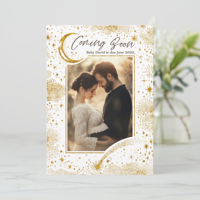 Celestial Starry Night Coming Bald Foto Schwangers Ankündigung (Stehend Vorderseite)