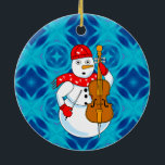 Cello Snowman Keramik Ornament<br><div class="desc">Ein Schneemann,  der einen Musiknote-Schal trägt und ein Cello hält,  ist ein lustiges Musikdesign für Streichmusiker im Orchester- und Streichquartett.</div>