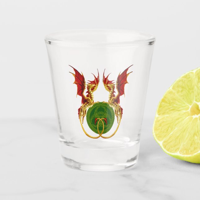 Celtic Crescent Moon and Dragons Schnapsglas (Vorderseite)