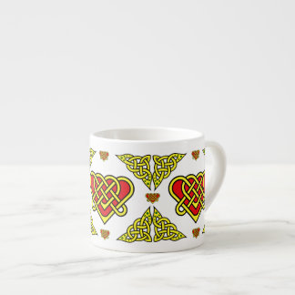 Celtic/Gadhlig geflochtener Herzknoten, Golddesign Espressotasse