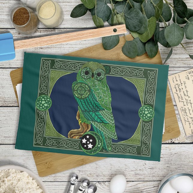 Celtic Green Owl Handtuch (Von Creator hochgeladen)