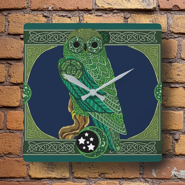 Celtic Green Owl Quadratische Wanduhr (Von Creator hochgeladen)