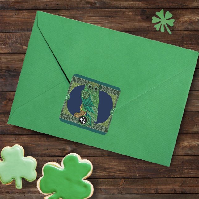 Celtic Green Owl Quadratischer Aufkleber (Von Creator hochgeladen)