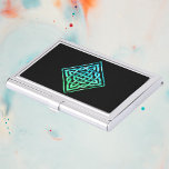 Celtic Knot Card Holder: Diamond Blue Green Design Visitenkarten Dose<br><div class="desc">Kartenhalter eines blau-grünen keltischen Knoten mit Randdesign auf schwarzem Hintergrund.</div>