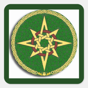 Celtic Knot Compass on Green Quadratischer Aufkleber