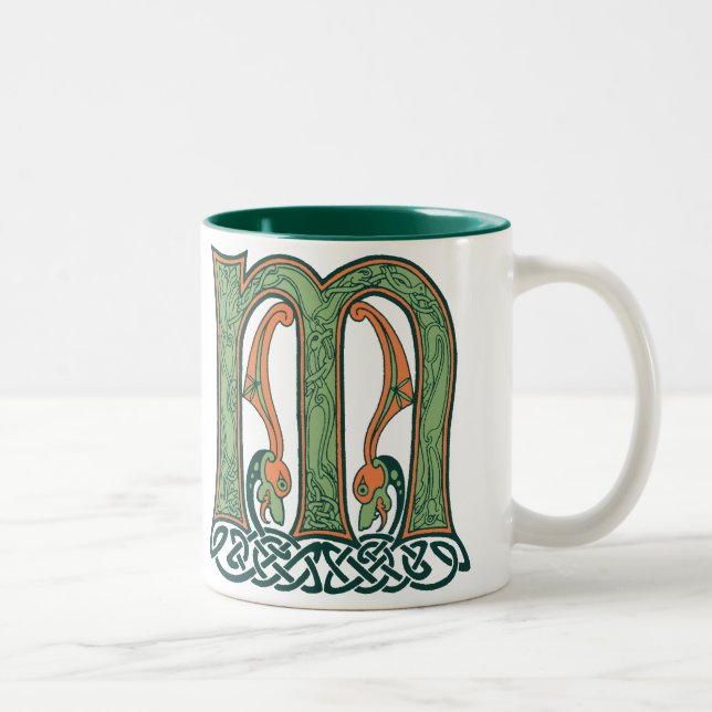 Celtic Knot Letter M, irisches Design Zweifarbige Tasse (Rechts)