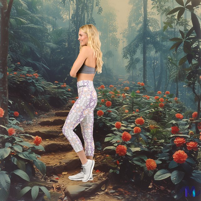 Celtic Knot Serenity - Lila, Peach & White Capri Leggings (Von Creator hochgeladen)