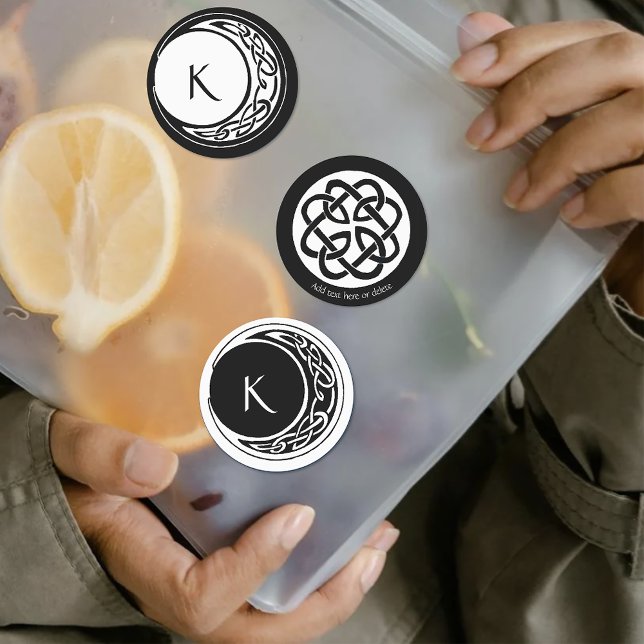 Celtic Knot Work Moon Circle Monogram Etiketten (Von Creator hochgeladen)